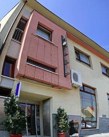 Hotel Maxim Svätý Jur Eksteriør bilde