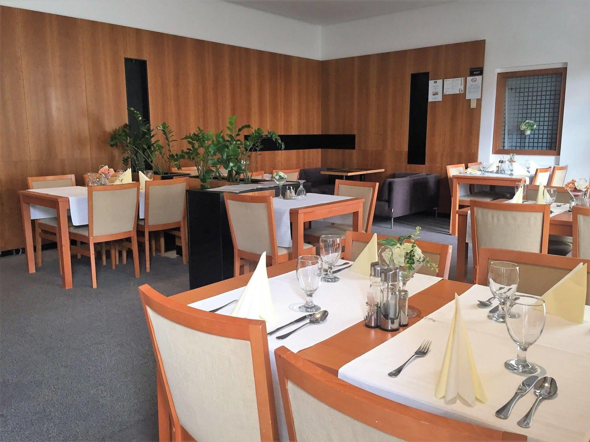 Hotel Maxim Svätý Jur Eksteriør bilde