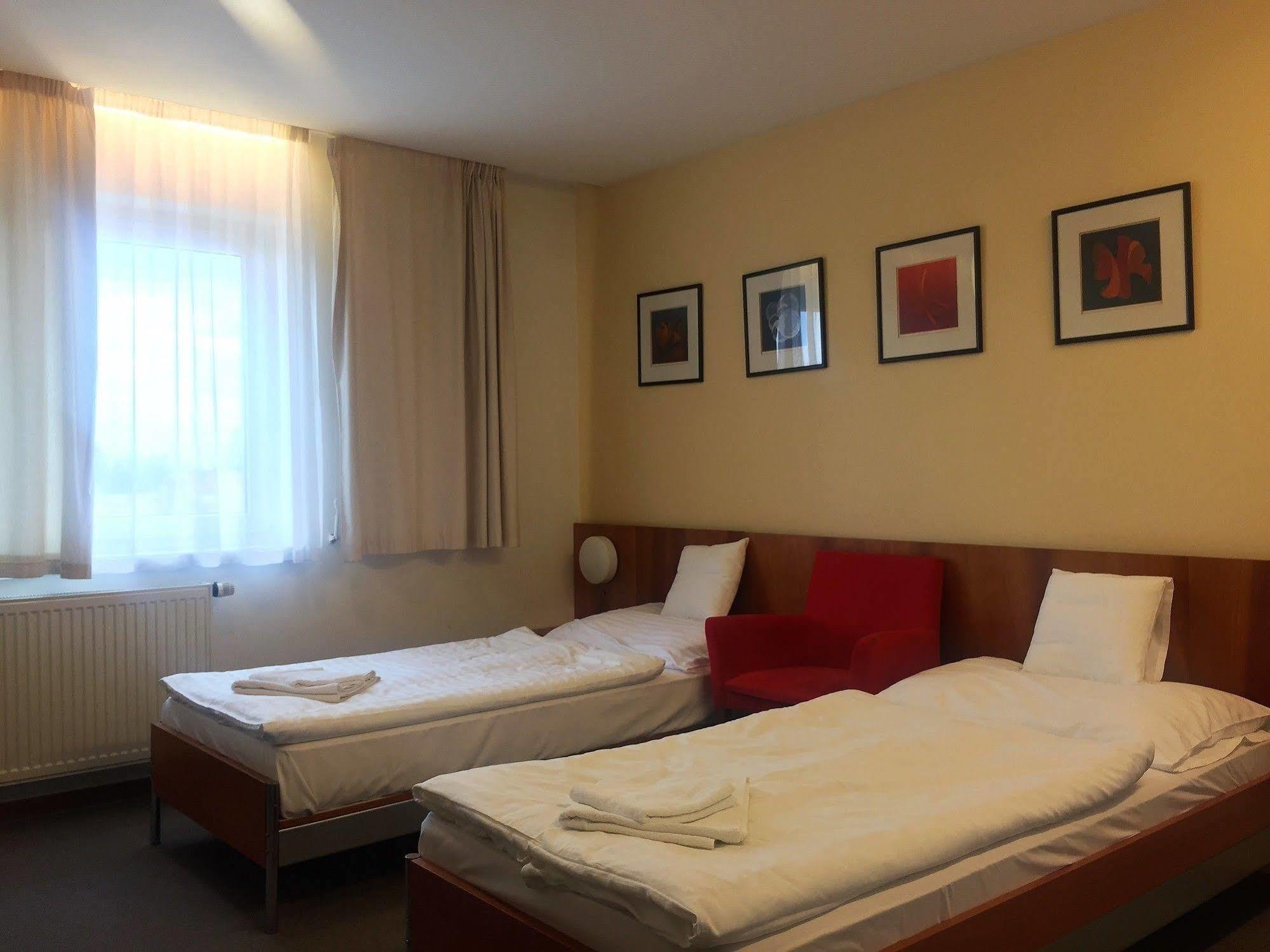 Hotel Maxim Svätý Jur Eksteriør bilde