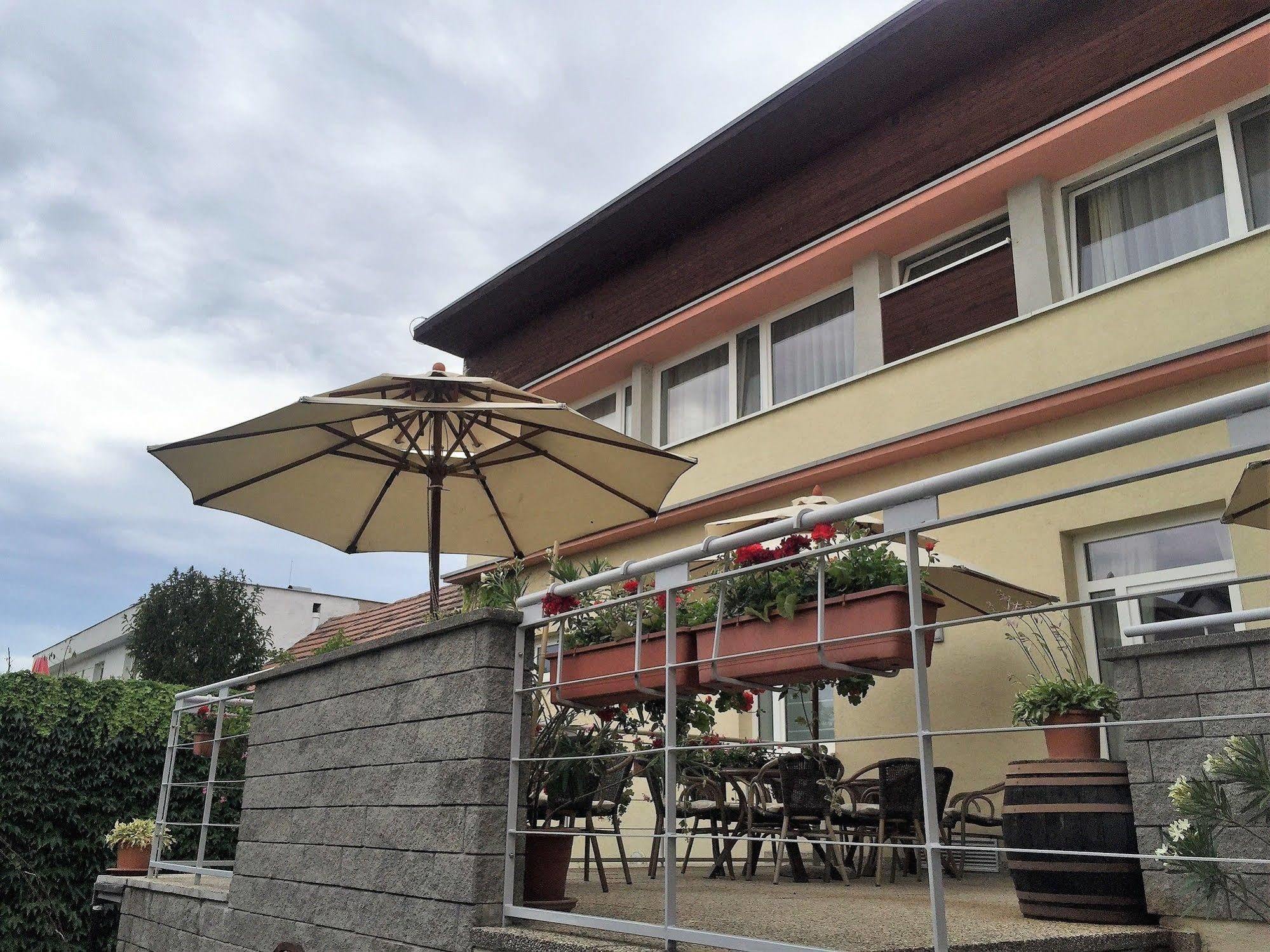 Hotel Maxim Svätý Jur Eksteriør bilde